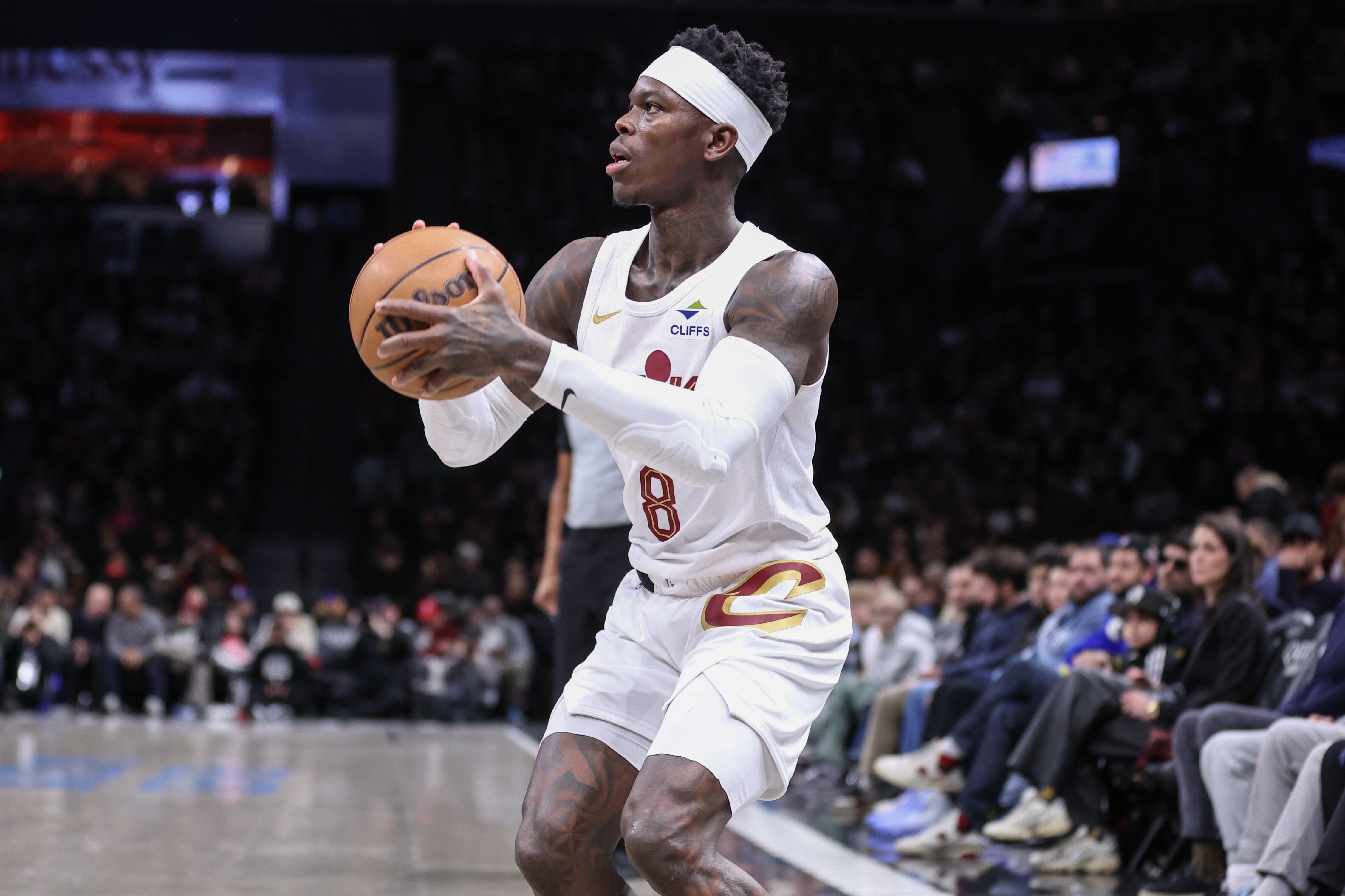 hth sports-帕森斯：季后赛哈登&amp;米切尔被限制时 施罗德能控球&amp;创造进攻机会